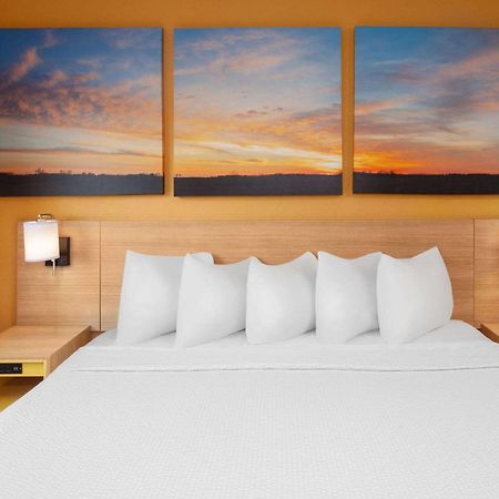 Days Inn By Wyndham Rockford I-90 Casino District Екстер'єр фото