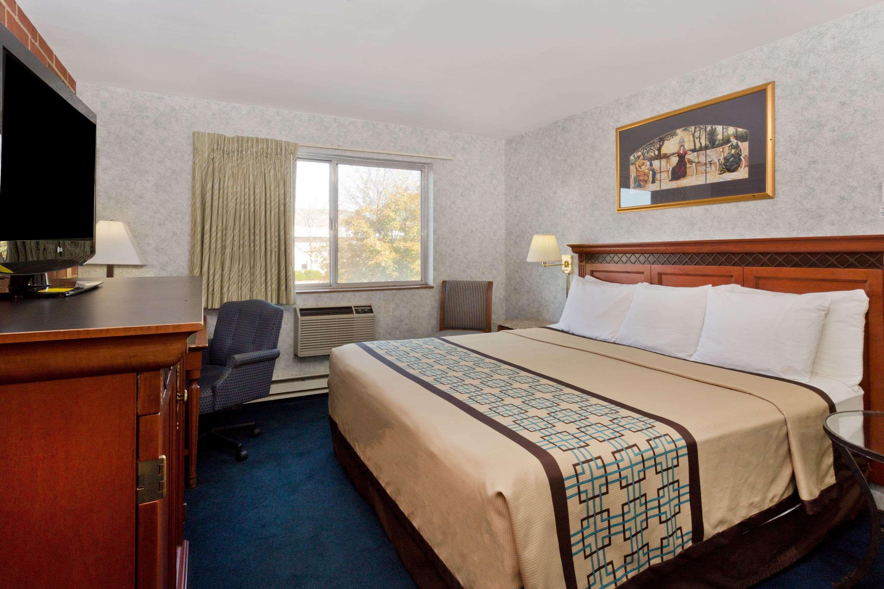 Days Inn By Wyndham Rockford I-90 Casino District Екстер'єр фото