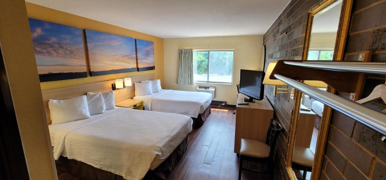 Days Inn By Wyndham Rockford I-90 Casino District Екстер'єр фото