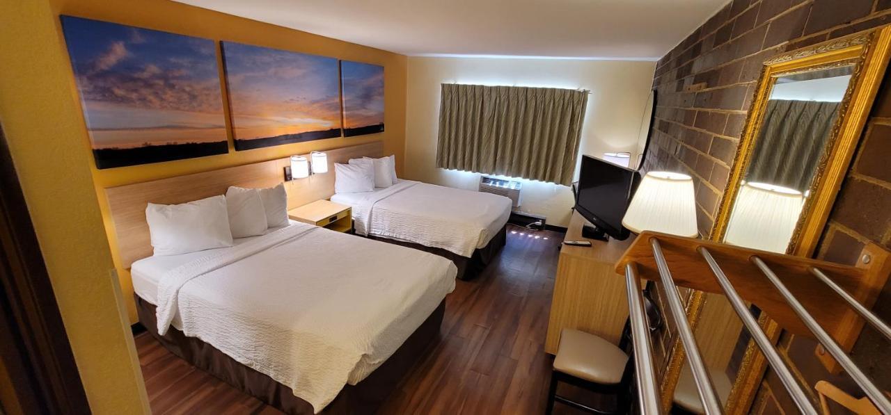 Days Inn By Wyndham Rockford I-90 Casino District Екстер'єр фото