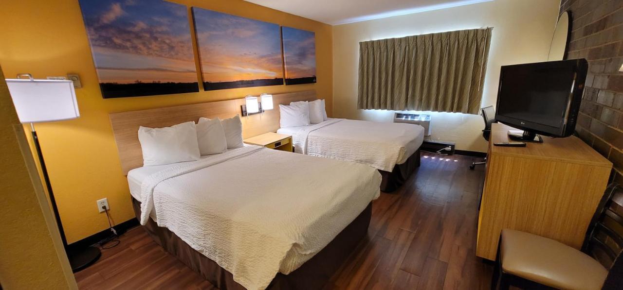 Days Inn By Wyndham Rockford I-90 Casino District Екстер'єр фото