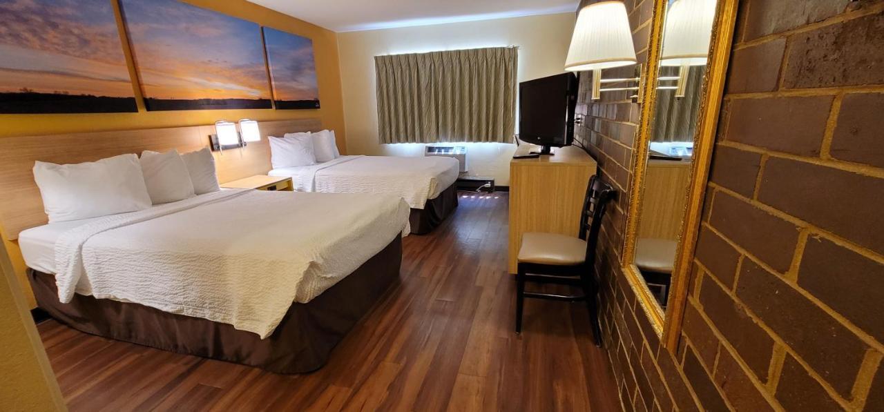 Days Inn By Wyndham Rockford I-90 Casino District Екстер'єр фото
