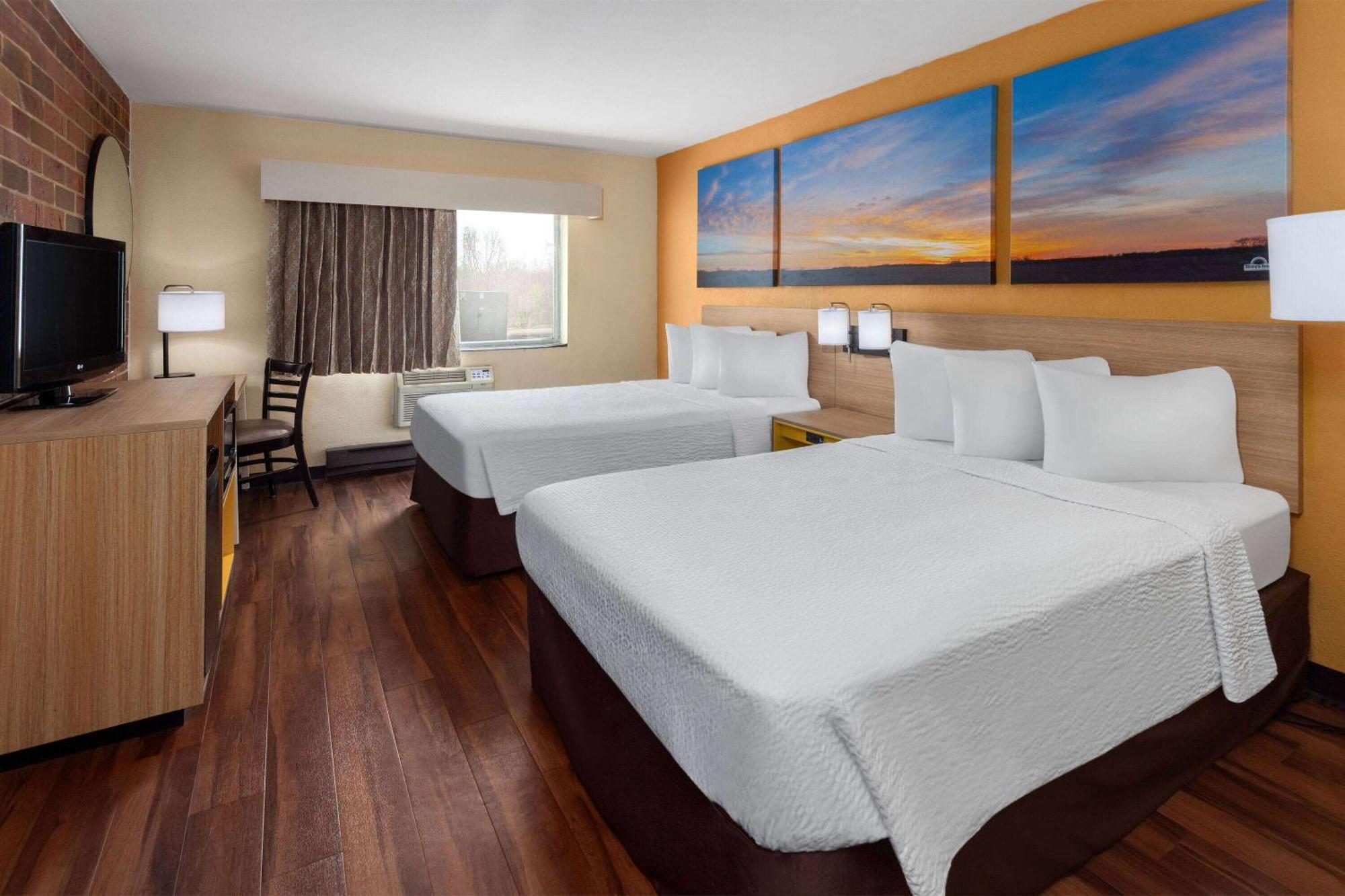 Days Inn By Wyndham Rockford I-90 Casino District Екстер'єр фото