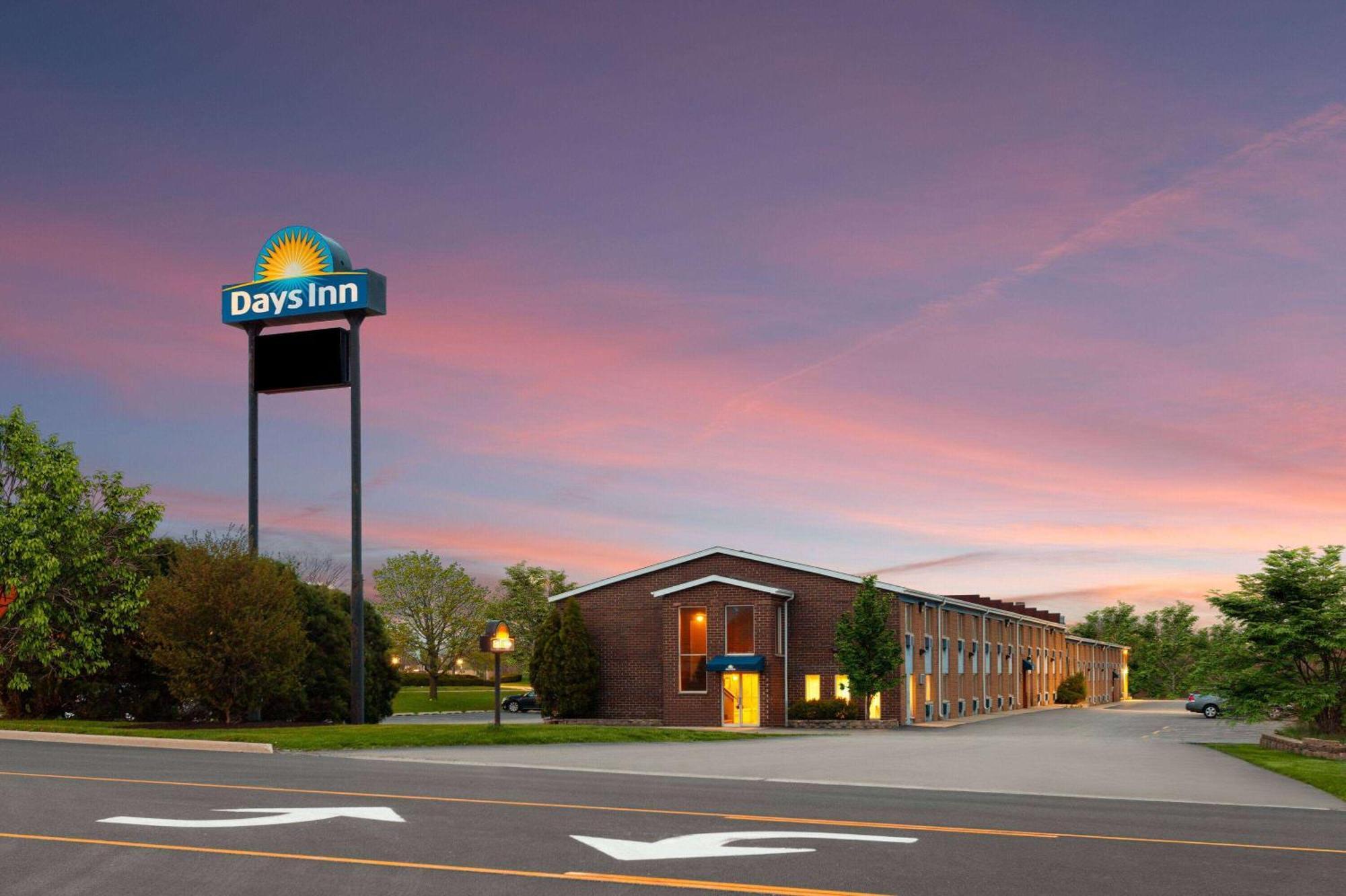 Days Inn By Wyndham Rockford I-90 Casino District Екстер'єр фото