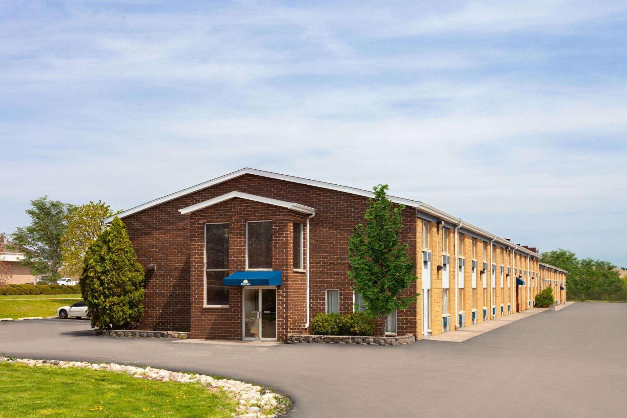 Days Inn By Wyndham Rockford I-90 Casino District Екстер'єр фото
