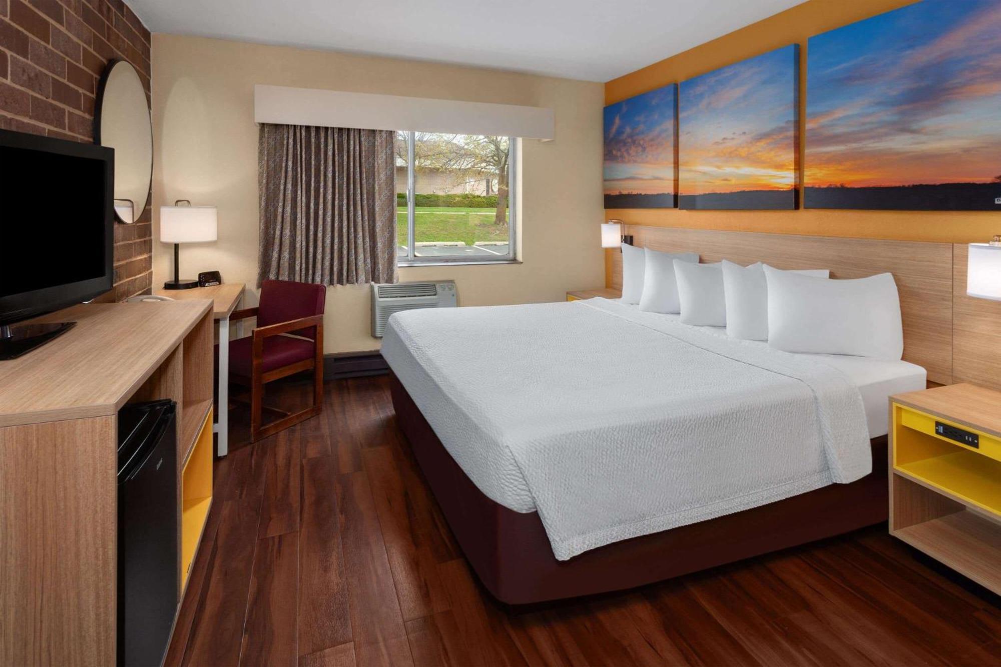 Days Inn By Wyndham Rockford I-90 Casino District Екстер'єр фото